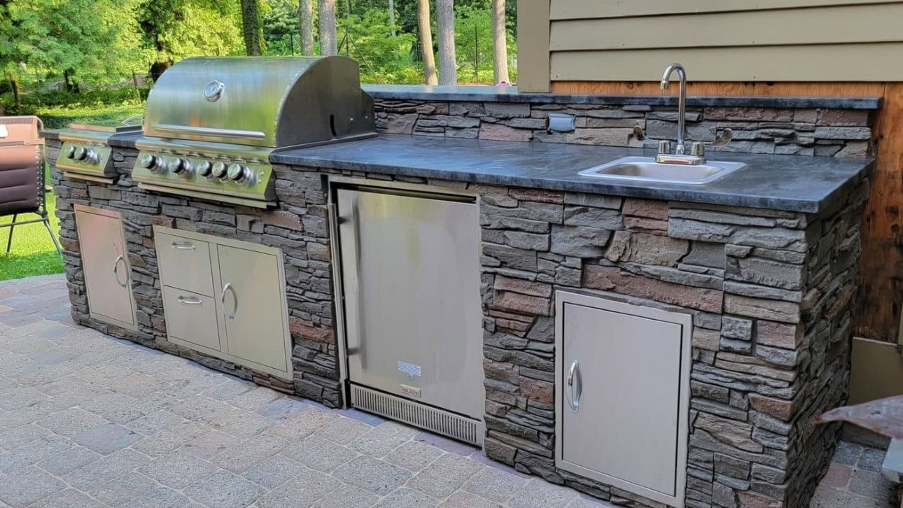 Outdoor Kitchen Stone Veneer